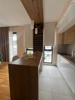 Spacious Green Breeze Apartment - Private Parking - 5