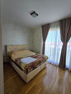 Spacious Green Breeze Apartment - Private Parking - 4