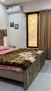 24-7 open guest house rooms available - 4