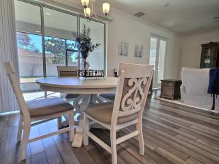 Beach 7mi丨Huge 4BR 3BA丨2024 Built Executive Home丨Sleeps 10 - 1