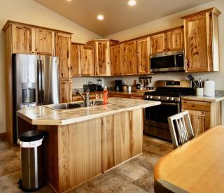 Upper Ranch - 100 Acre Mountain Views - 8