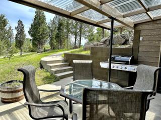 Little Pipestone Lodge w Views - 8