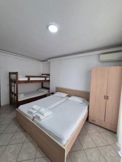 Daniel Apartment's 3 - 4