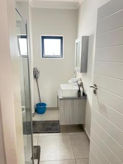Cozy Luxury Apartment Midrand Smart TV, Fast Wi-Fi - 6