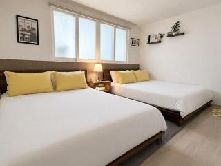 Cozy Family 3BR House ㅣ4 Min to Hyehwa Station - 6