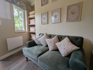 The Nest - Luxury tiny riverside cottage in a château village - 1