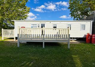 8 Berth Caravan For Hire Near Clacton-On-Sea In Essex Ref 26281E - 6
