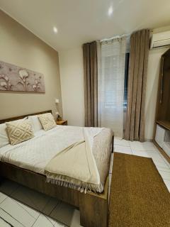 Laura Rooms - 1