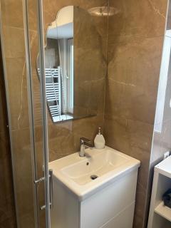 Studio Apartment New Home - 5