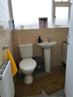 Spacious 3-Bed House in Coventry - Free Parking - 3
