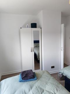 Spacious 3-Bed House in Coventry - Free Parking - 4