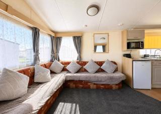 Dog Friendly 6 Berth Caravan At St Osyth Beach Holiday Park In Essex Ref 28078Y - 4