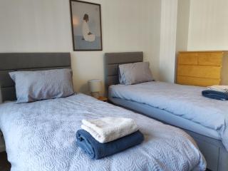 Spacious 3-Bed House in Coventry - Free Parking - 6
