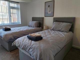 Spacious 3-Bed House in Coventry - Free Parking - 7