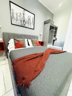 Laura Rooms - 7
