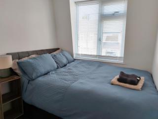 Spacious 3-Bed House in Coventry - Free Parking - 8