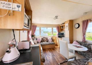 Cosy 4 Berth Caravan At Camber Sands Holiday Park In East Sussex Ref 64123M - 3