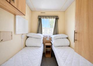 Homely 8 Berth Caravan At Highfield Grange In Essex Ref 26263E - 5