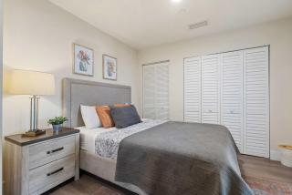 NEW Modern Condo FREE Parking & High Speed Wifi - 1