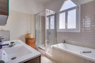Très belle Maison avec Piscine et Jardin - 2