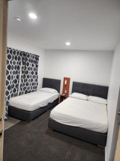 Entire Flat, Comfortable City Stay, Free Parking, Next to Park, Walk to Uni, Bus Stops, Close to Shopping Mall, CBD, Waikato Expressway - 9