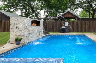 GORGEOUS 5-bd 4ba w Pool, Hot Tub, 2 kitchens, & Game Room Near Dallas Airports! - 8
