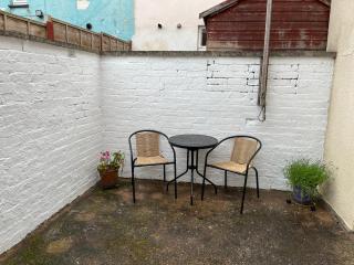 13 Chute Street central and homely - 9