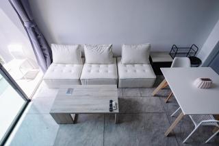 Floor-to-Ceiling Mountain View Loft Naiharn - 3