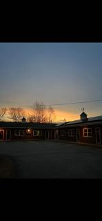 Midway Lodging - 9