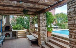 Stunning Home In Liznjan - 2