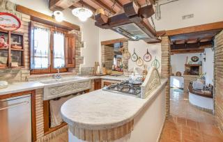Stunning Home In Magione - 5