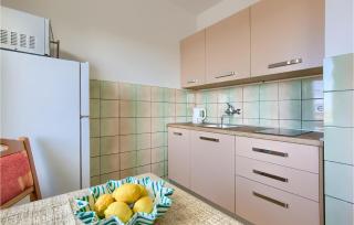 1 Bedroom Amazing Apartment In Pula - 4