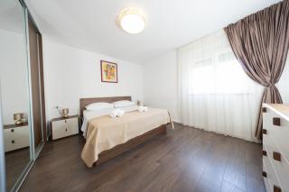 Large Luxury family and friends apartment 1 min walk to Žnjan beach and 2 private garages - 1