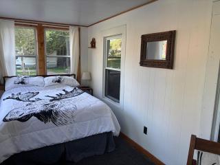 Moose Riverside Bungalow 3BR Home Old Forge NY - 9