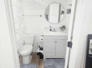 2 brdm bsmt bright Room - 3