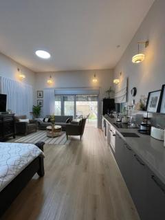 Luxury Dizengoff Studio with Large Private Backyard 5 Min Walk to the Beach - Tel Aviv - 5
