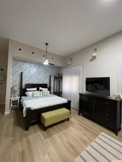 Luxury Dizengoff Studio with Large Private Backyard 5 Min Walk to the Beach - Tel Aviv - 8