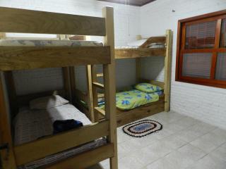 Casa em condomínio - Lagoinha-Ubatuba - 150 metros da praia - 1