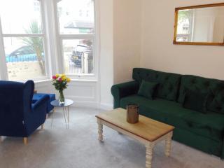 Snowdon Retreat Villa - 8