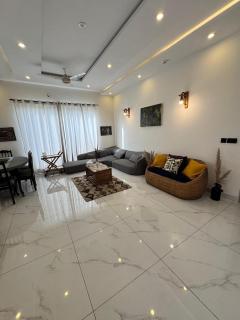 Beautifully Designed Room in Elegant Home, DHA Phase 5 - 6