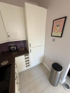 Guildford Apartment with Free Parking & Garden - 6