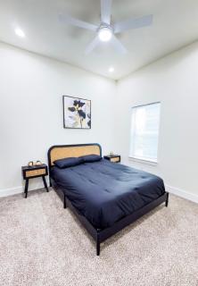 Cozy 3BR Near IAH - Easy Arrival - Flexible Check-In - 8