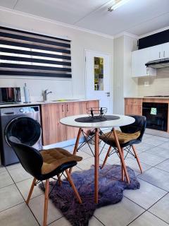 THE COZY HOME in Greenpark Boksbug by OR Tambo Airport - 1