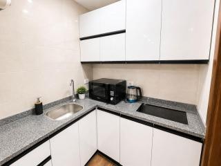 Luxury Hotel-Style Studio Eastown Prime Location - 7