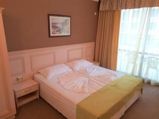 Avalon Stays - Sunny Beach - 4