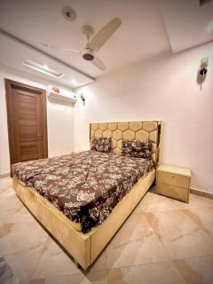 Modern 2 Bedroom Apartment in DHA Ideal Family Living - 5