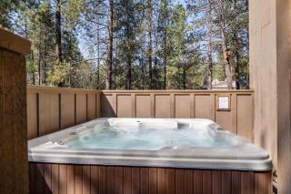 Steps to Village-SHARC-Hot Tub-Bikes-AC-DogOK - 8