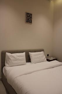 One-bedroom apartment with living room and double bed in Al-Dhubbat neighborhood #16 - 4