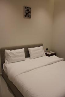 One-bedroom apartment with living room and double bed in Al-Dhubbat neighborhood #16 - 3