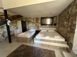 Garden Villa Lake Side & Glamping - 1